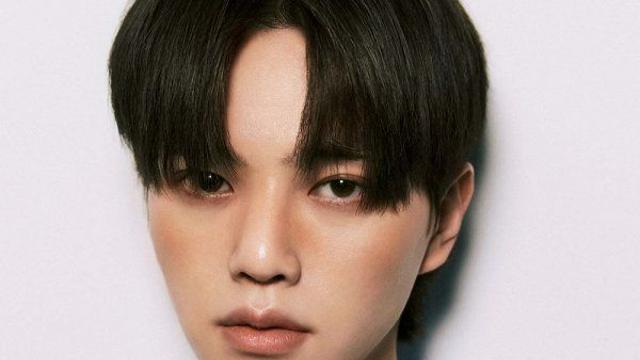 송강 “쉴 때는 소파에 가만히 앉아서 생각” 화보