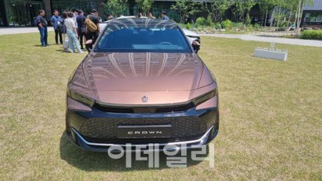 토요타가 견뎌온 왕관의 무게..크라운 잘 달리네 시승기