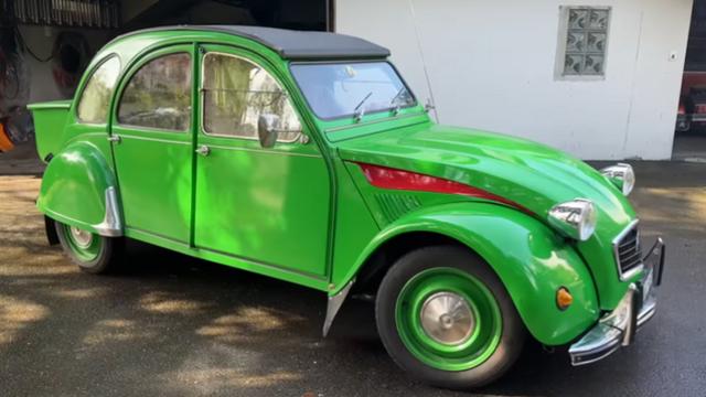 침대와 주방까지 모두 갖춘 초미니 시트로앵 2CV 캠핑카