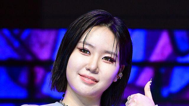 K포토 라필루스 베시, 수줍은 미소