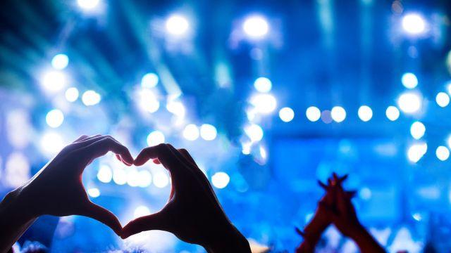 아이돌 응원하면 이자 카뱅·토뱅, 1020팬덤 놓고 맞수