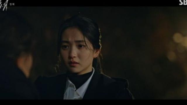 악귀 김태리X오정세, 진선규 장례식서 강렬한 첫 만남