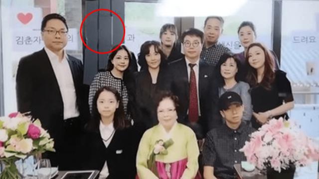 바람펴 이혼한 서주원 얼굴 검은색 테이프로 가려버린 아옳이 가족사진