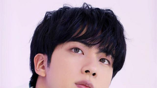 BTS News ‘비주얼 제왕’ 방탄소년단 진, 어느 각도에서 봐도 완벽하고 특별하게 아름다운 얼굴