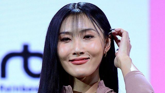 마마무 화사, 12살 연상 사업가와 5년째 열애설