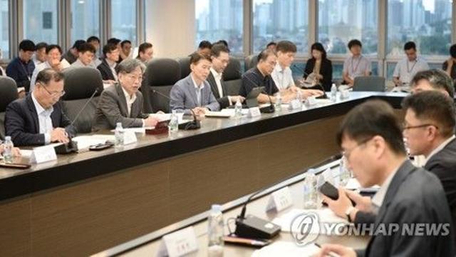 코트라, 수출확대 긴급회의…단 1달러라도 더 수출