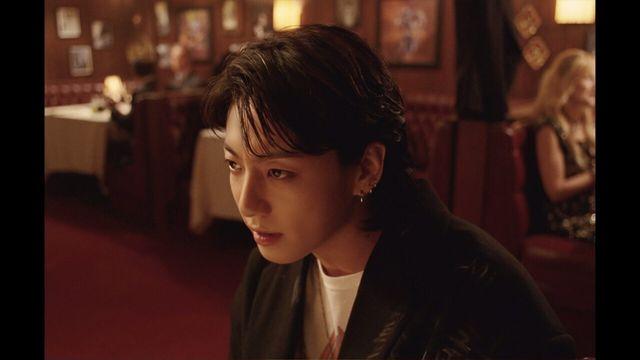 정국X한소희, 샹들리에가 떨어져도 싸우는 커플