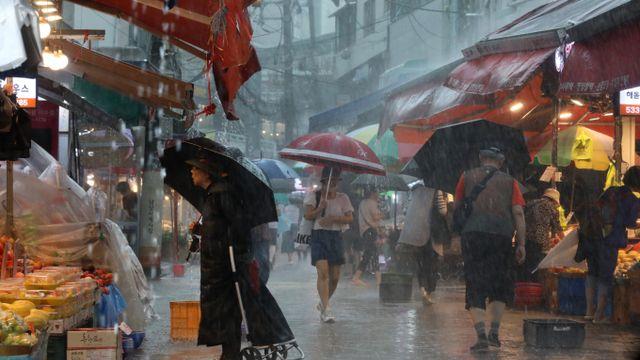 오늘날씨 최대 300㎜ 폭우… 주말 내내 장대비 이어진다