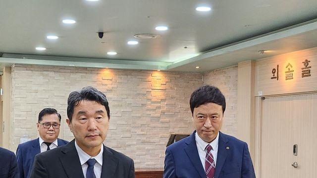 교육 현장 목소리 들은 이주호 부총리 “학생인권조례 재정비…교육청과 합동조사단 꾸리겠다”