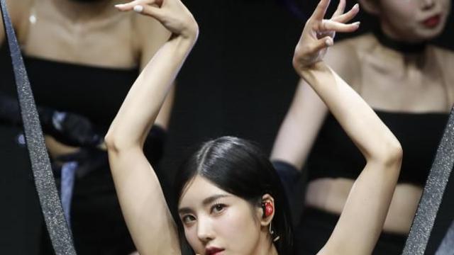 ★권은비, 작정하고 준비한 워터밤 여신…서머퀸 계보 이어 받았다
