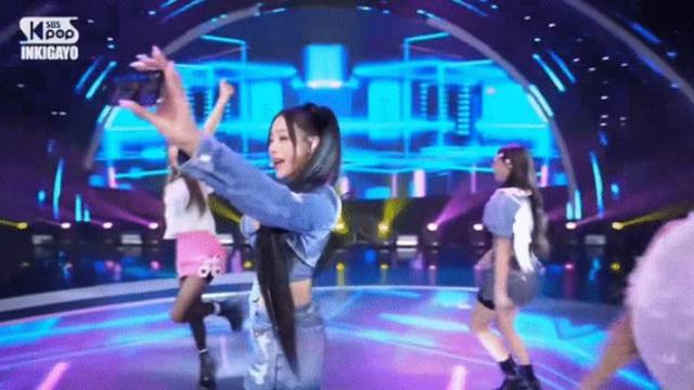 뉴진스 아이폰 PPL 논란…방심위 심의 검토 중 공식입장