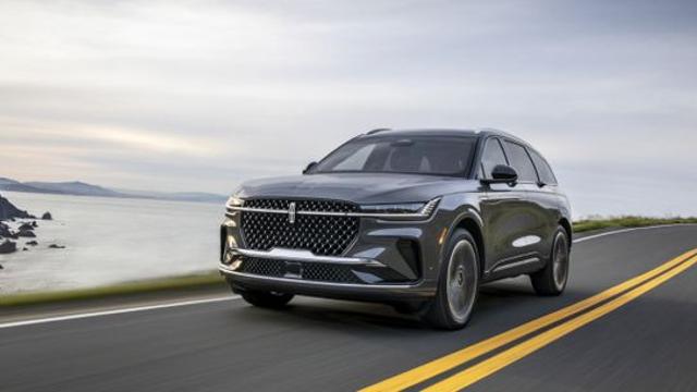 눈길 가는 럭셔리, 역동적인 터보엔진… 포드의 존재감