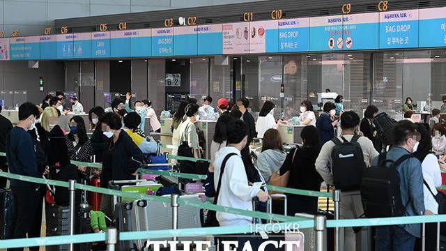 유류할증료 인상에 여행객 부담 증가…항공업계, 잇단 악재 겹쳐