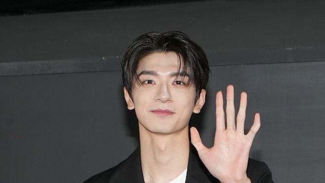 포토 린이LinYi·林一, 귀여운 손인사 심쿵··· 일주일간 친구 밋앤그릿