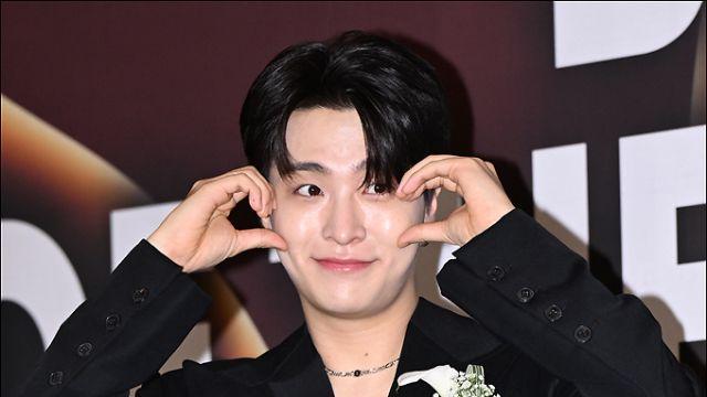 MD포토 갓세븐 영재, 양볼하트 귀엽게