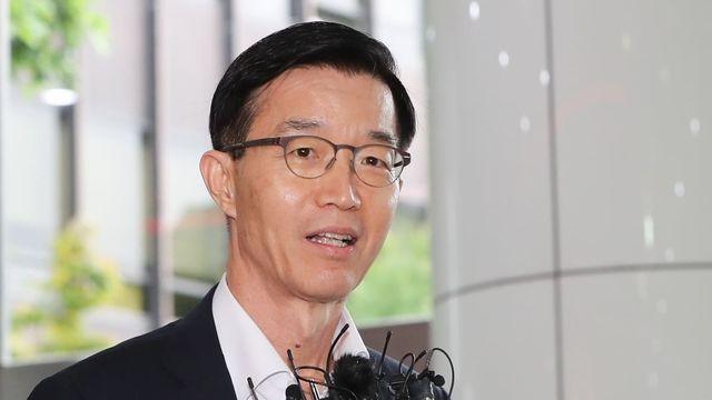 산자부 장관 방문규 후보자 자녀 불법 유학 정황 발각…“법 위반 몰랐다”