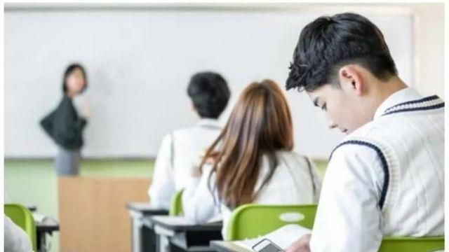 한숨만 나오는 요즘 대학생들.