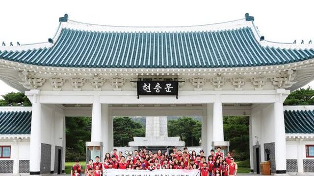 롯데건설, 임직원·가족 11년째 현충원 봉사활동 눈길