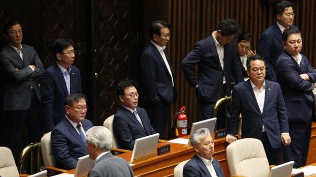 체포동의안 가결에 침울한 민주당