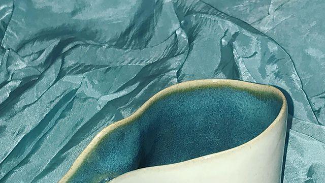 도자 작가 이나영과 색색의 사물들