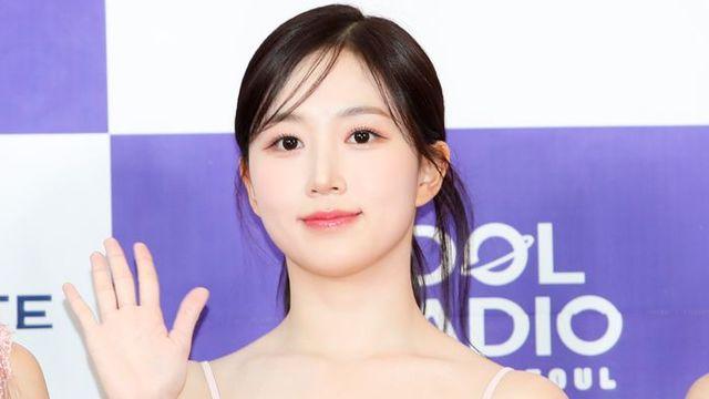 엔믹스 해원, 미소 살짝