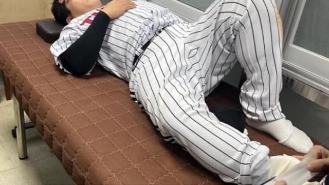 인류 최초 시구하다 아킬레스건 끊어진 내 인생 빠더너스 문상훈, 프로야구 시구 중 쓰러져