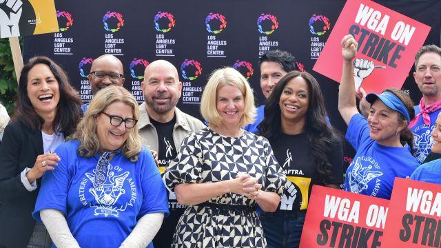 “146일만에 파업 끝냈다” 美작가조합, 제작사 측과 잠정합의 “경제적 손실 6조원”해외이슈