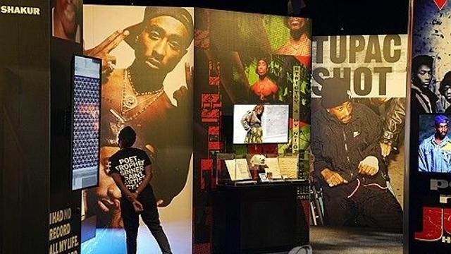 美 전설 래퍼 투팍 살해 용의자 27년 만에 체포