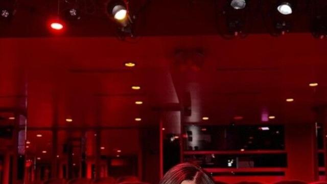 블랙핑크 리사, 19금 공연 마친 무대 의상 어땠나 보니…상의탈의 안 했다
