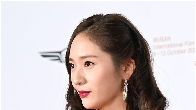 MD포토 정수정, 과감한 슬립 드레스