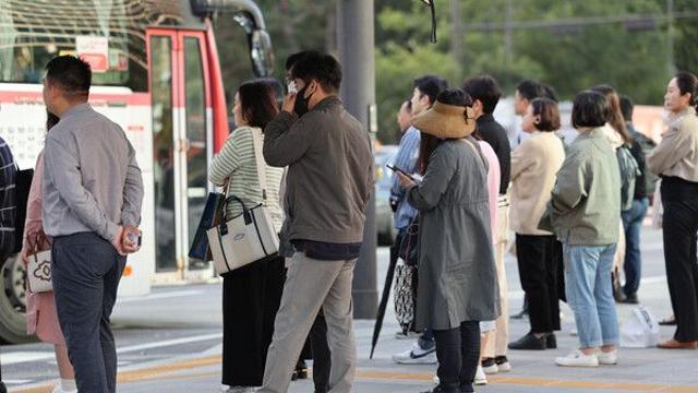 날씨 아침 최저 4도, 뚝 떨어진 기온에 마치 겨울 온 것 같아
