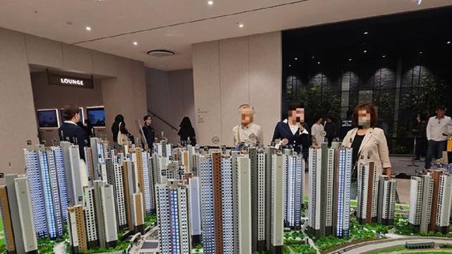 일단 청약 넣으려고요 광명 10억 아파트에 열기 후끈 현장