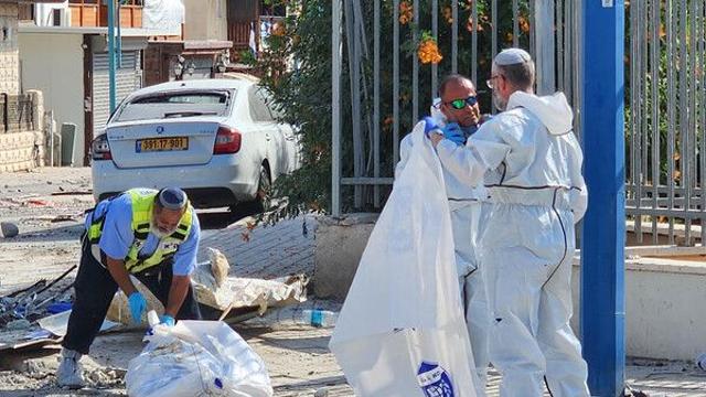 하마스 공격 후 시신 수습하는 이스라엘 보건당국