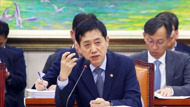 60대도 50년 만기 특례보금자리론 취급…김주현 “사실 맞다면 잘못 운영된 것”2023 국감