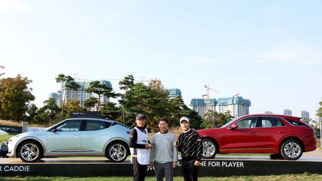 전가람, 제네시스 3R서 홀인원해 GV70 전동차 부상…캐디도 GV60 받아