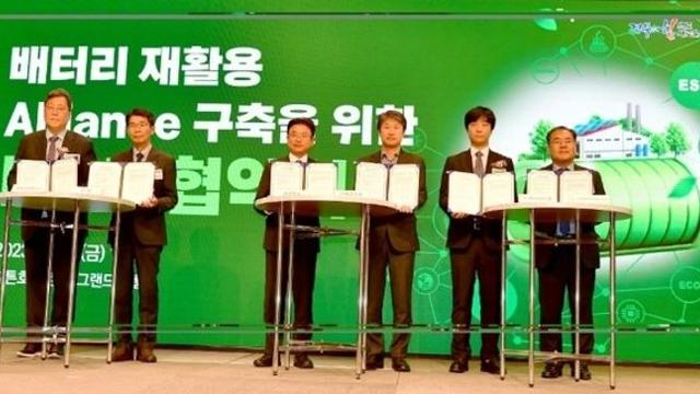 증권소식 에코프로 배터리 재활용, 2027년까지 2배 확대외국인 15일 연속 팔자배당주 몰리는 서학개미삼성전자 반도체, 내년 상반기 흑자전환 전망 등