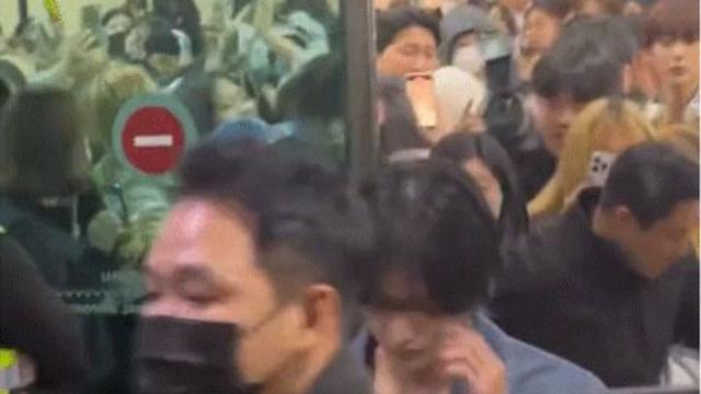 e와글 라이즈 입국 중 통제 뚫고 달려든 팬들에 아찔⋯ 자칫 다칠 뻔