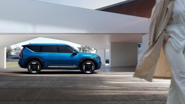 “車 작아야 팔린다”···소형 웃고 대형 울고