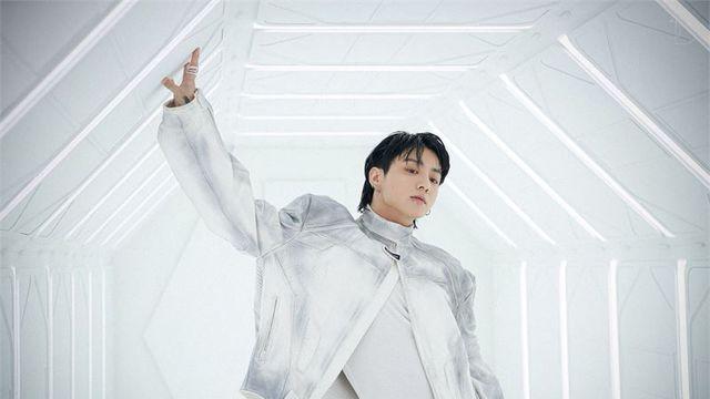 BTS News 방탄소년단 정국 솔로곡 ‘3D’ ‘Seven’, 써클 글로벌 K팝 주간 차트 1위·2위 점령