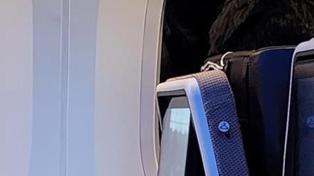 길따라 멋따라 비행기 좌석 젖히지 마세요 태블릿 보기 어려워서