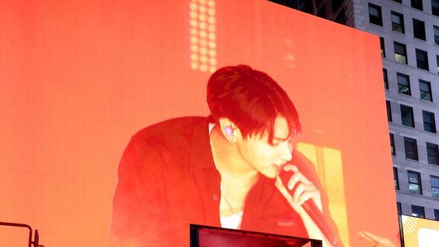BTS 정국, 美 뉴욕 타임스스퀘어 달군 역대급 공연