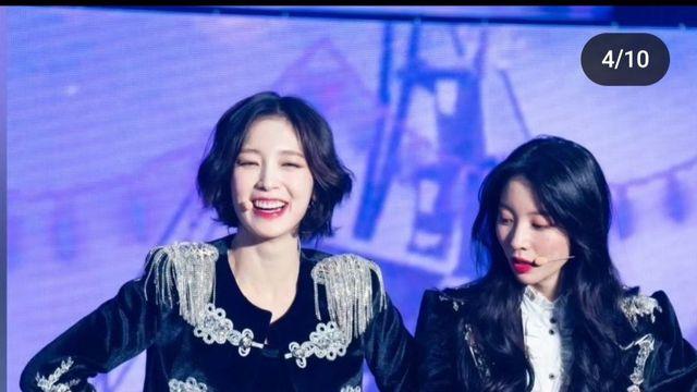 오마이걸 콘서트 당시 유빈, 아린.JPG⋯