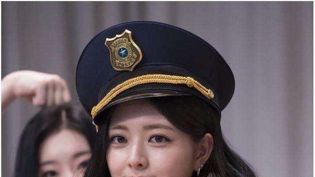 경찰관 코스프레 ITZY 유나 ~!!:)