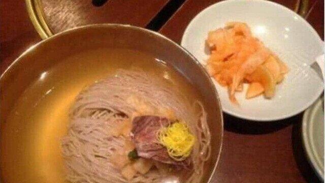 냉면 먹다 전여친한테 문자한 남자
