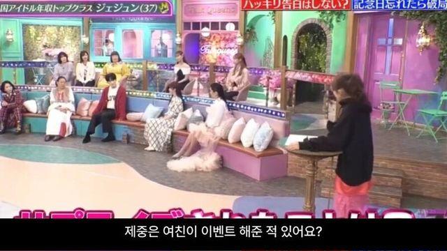 남친에게 지극정성인 여자친구 . JPG,,ㄷㄷ