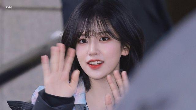 안유진 크롭티:)