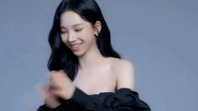 꽃을 든.. 카리나 미모