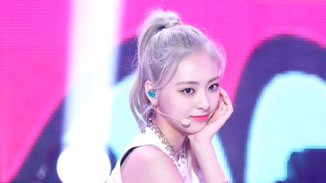 유나 ㄷㄷㄷㄷ⋯