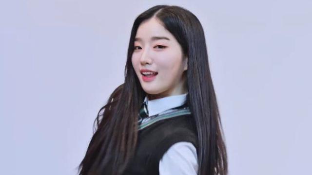 교복 입은.. 청순 미모 트리플에스 김유연
