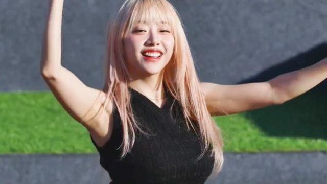 테니스 치마 크롭티.. 시그니처 지원